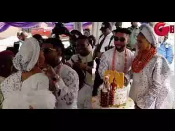 Video: Oritsefemi Kiss His Wife, As They Cuts Their Beautiful Cake & Dance At Their Traditional Wedding